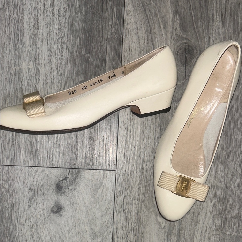 Ferragammo Vintage Cream Women's low heel with Gold Logo 7 1/2